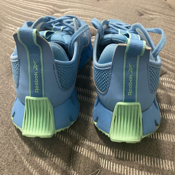 Women’s Reebok’s - Picture 3 of 4